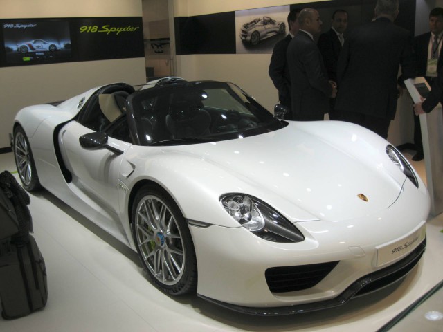 Detroit 2014: Porsche 918 Spyder Weissach Package