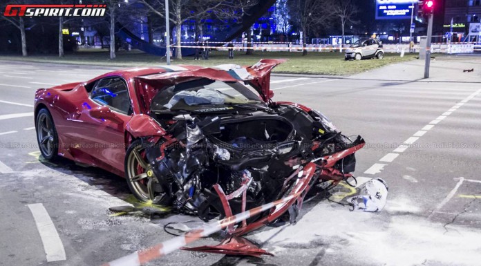 Ferrari 458 Speciale Crash in Berlin 