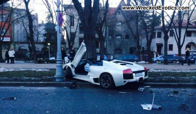 Lamborghini Murcielago LP640 Roadster Crashes in Romania