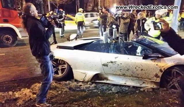 Lamborghini Murcielago LP640 Roadster Crashes in Romania