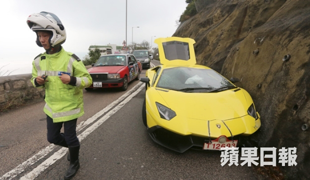 Lamborghini Aventador LP720-4 50th Anniversario Crashes Into Hong Kong Cliff