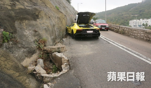 Lamborghini Aventador LP720-4 50th Anniversario Crashes Into Hong Kong Cliff