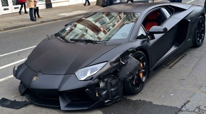 Black Lamborghini Aventador Crashes in London 