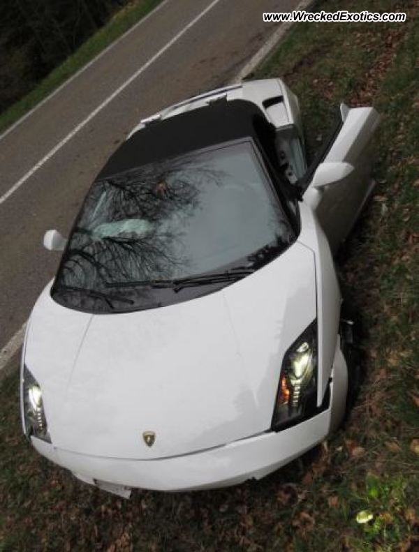 Lamborghini Gallardo LP560-4 Spyder Crashes in Switzerland