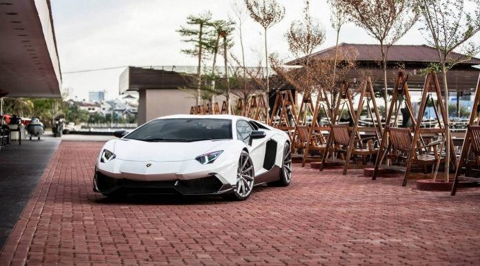 Bianca Lamborghini Aventador LP720-4 50th Anniversario 