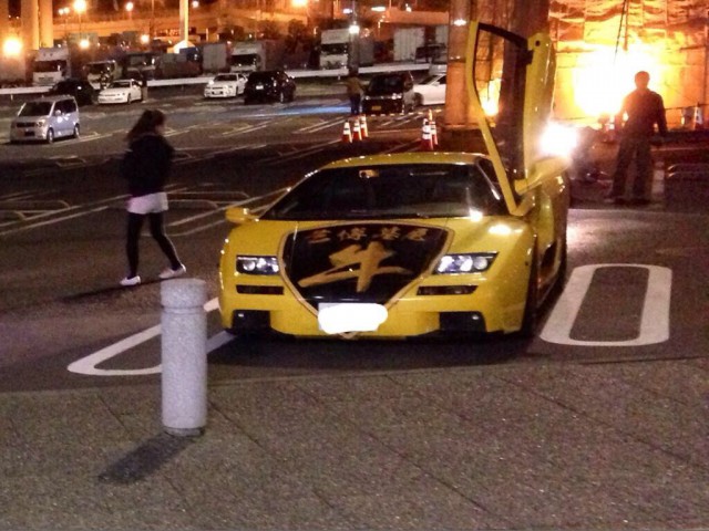 Lamborghini Diablo Crashes in Tokyo 