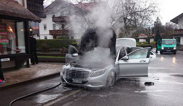 Brand New Mercedes-Benz S350 BlueTec Destroyed Following Engine Fire