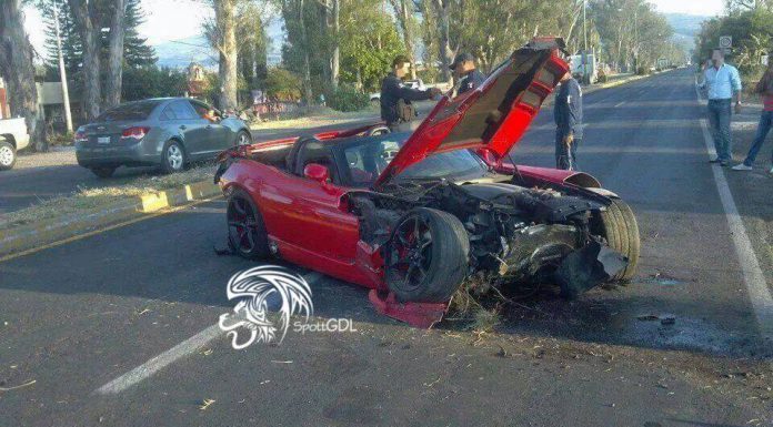 Drunk Driver Wrecks Viper SRT-10 in Mexico 