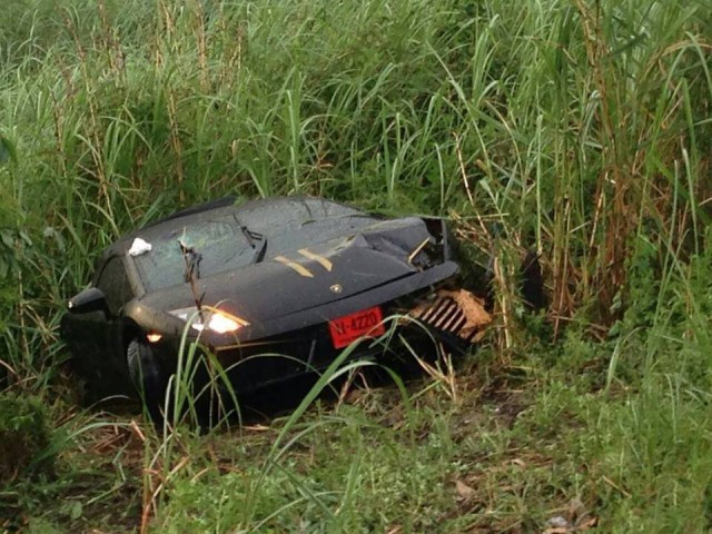 Lamborghini Gallardo Crashes Under Heavy Rains