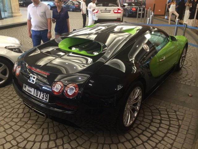 Green Bugatti Veyron Super Sport
