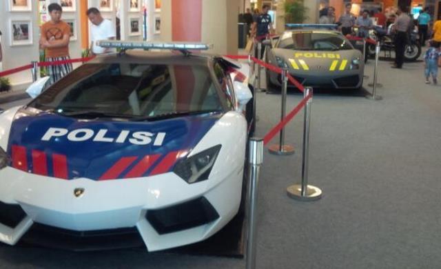 Lamborghini Aventador and Gallardo Police Cars in Indonesia 