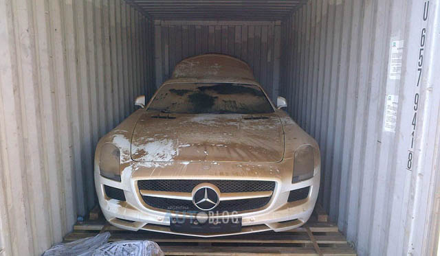 Mercedes-Benz SLS AMG Falls off Boat En Route to Argentina