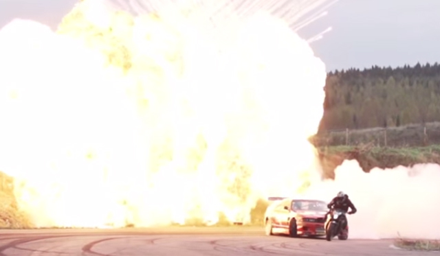 Video: Nissan Skyline Drifter vs Motorbike