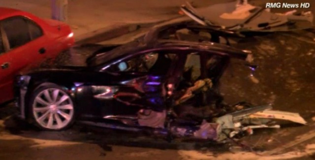 Tesla Model S Splits in Half and Catches Fire After 160km/h Police Chase