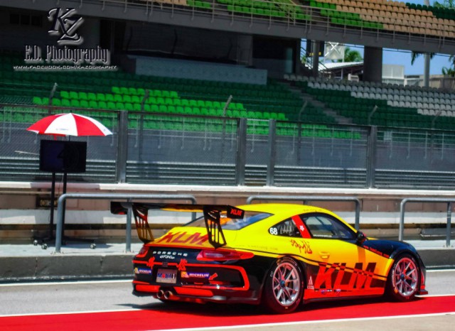 Porsche Carrera Cup Asia: Pitwalk Glamour with the Grid Girls