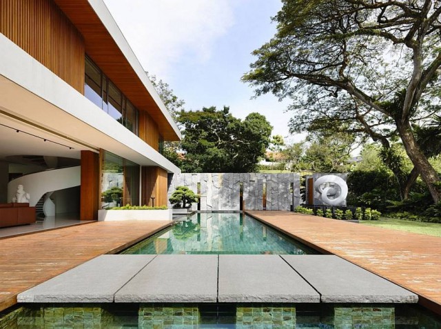 Private House in Singapore with a Touch of Nature 