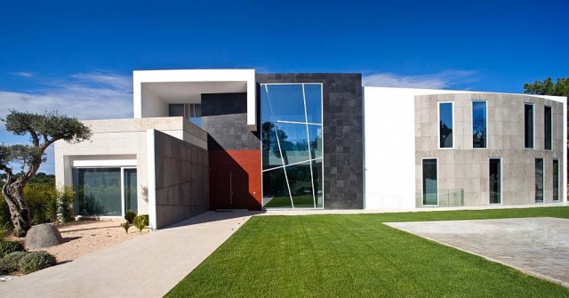 Extravagant Quinta Villa in Portugal by Tollgard Design Group