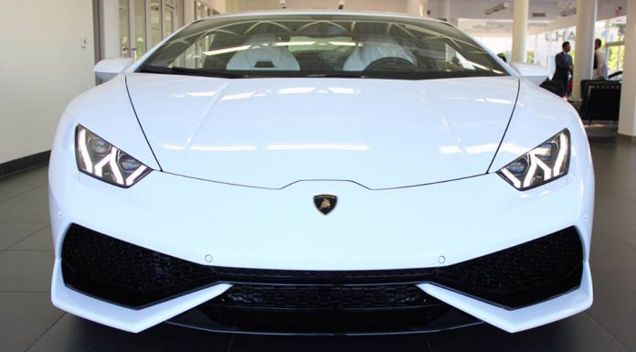 Video: Insane Lamborghini Huracan Revs and Crackles!