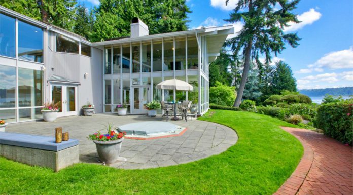 $4.2 Million Glasshouse on Lake Sammamish in Seattle 