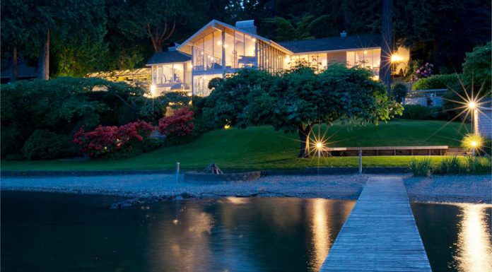 $4.2 Million Glasshouse on Lake Sammamish in Seattle 
