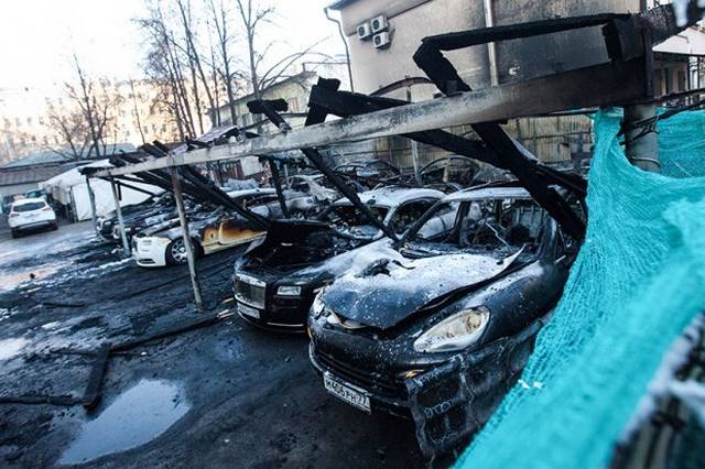 Moscow Fire burns supercars