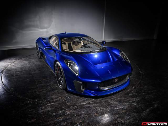  Jaguar C-X75 James Bond