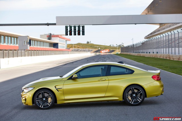 2015-F82-BMW-M4-Coupe-Side