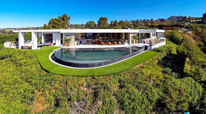 Minecraft Creator Outbids Beyonce/Jay-Z for Beverly Hills Mansion