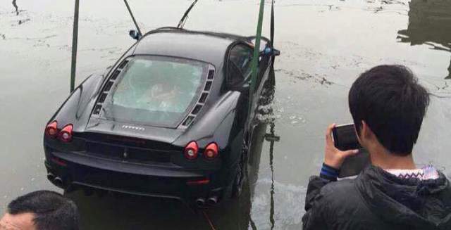 Ferrari F430 Crashes into a River in China 