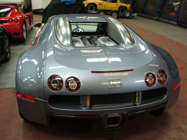 Don-CAR-leone-Alexander-Surins-Bugatti-Veyron