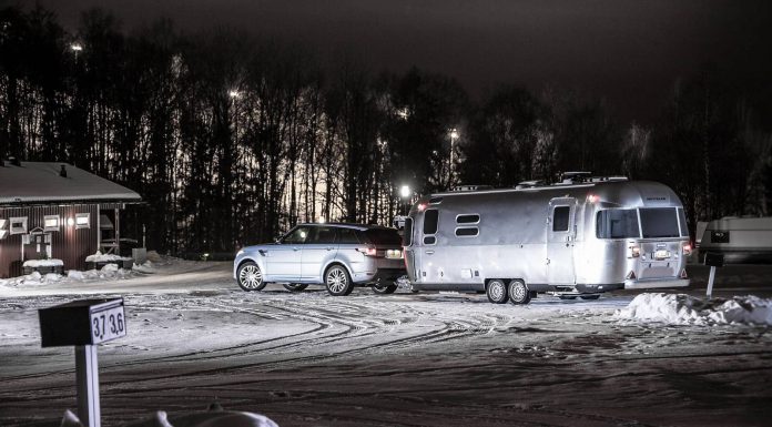 Feature_rangerover_skislope-camp