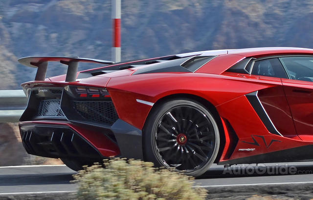 Lamborghini-Aventador-SV-3