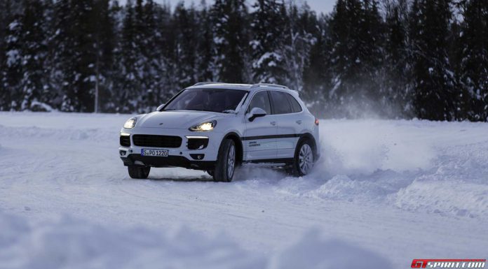 Porsche Cayenne Snow Drift