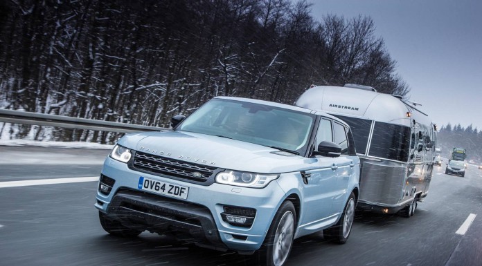 feature_rangerover_towing-in-snow