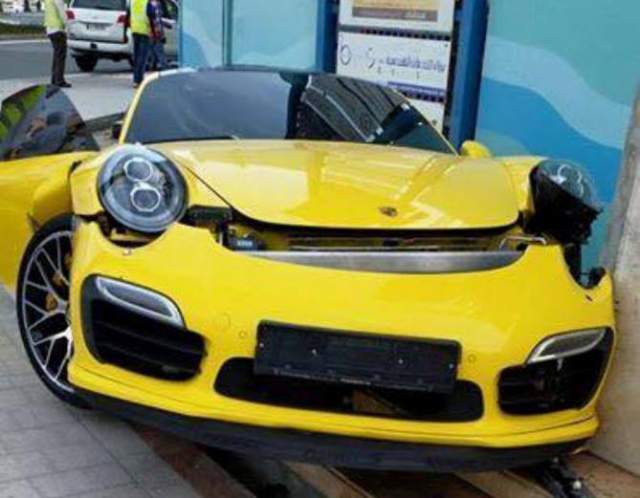 Porsche 911 Turbo S Wrecked in Dubai