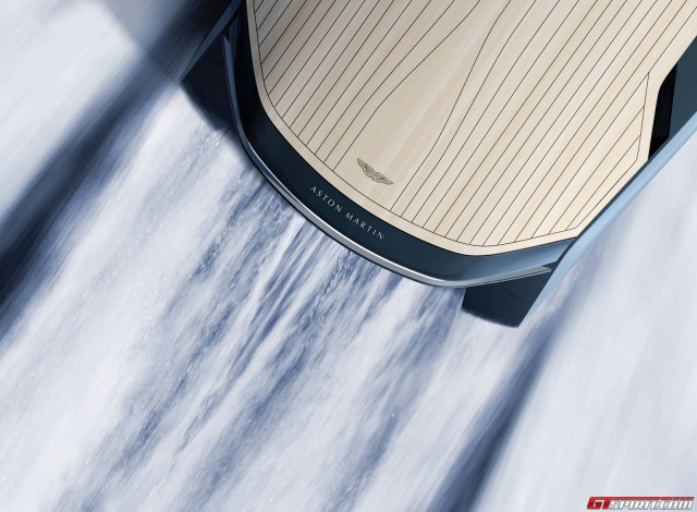 Quintessence AM37 powerboat for Aston Martin reardeck