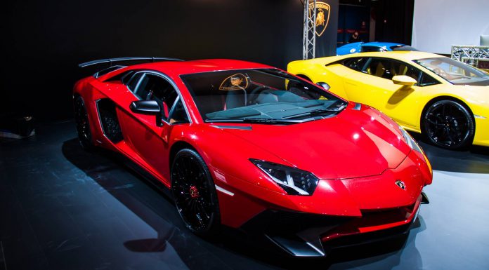 Lamborghini Aventador SV Laps the Nurburgring in 6:59:73 Mins!