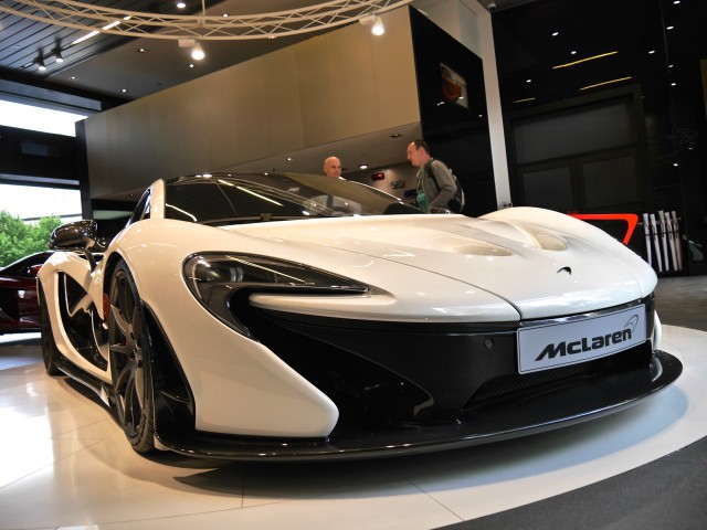 McLaren P1 in Shanghai front