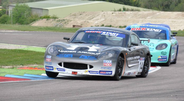 Sophia Floersch leads the Ginetta Juniors at 2015 Thruxton