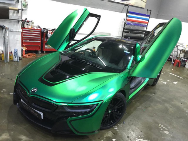 Matte Green Chrome BMW i8