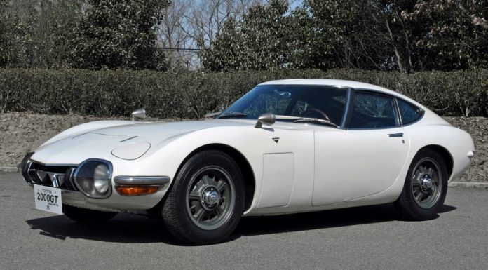 Toyota-2000GT-1