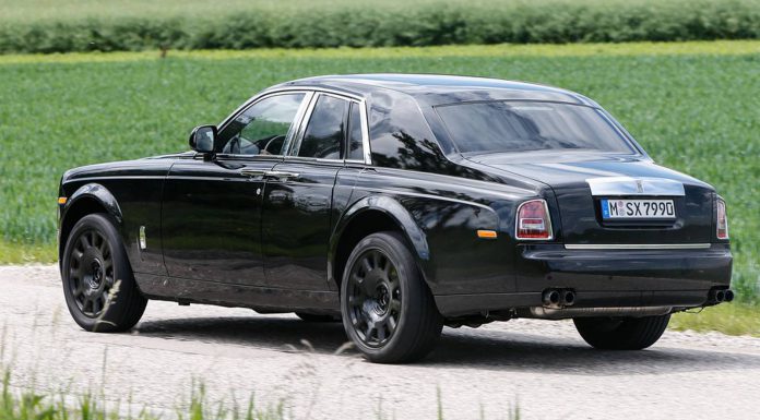 Rolls-Royce Cullinan Mule  Rear
