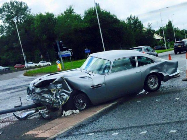 Aston Martin DB5 Crashes in Manchester 