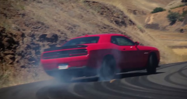 Dodge Challenger SRT Hellcat goes drifting