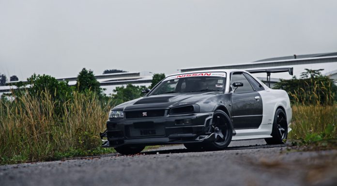 Nissan Skyline R34 GTR V-Spec II Nur front view