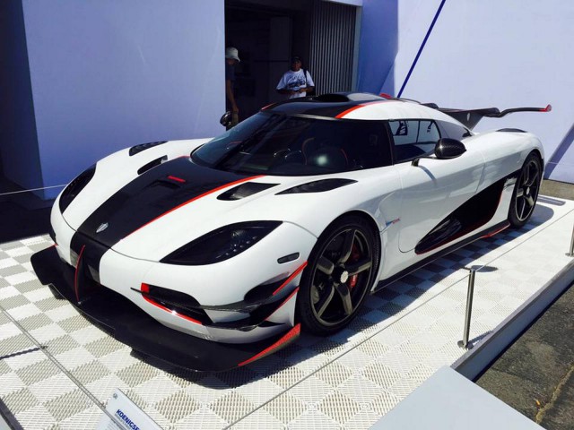 White Koenigsegg One:1 