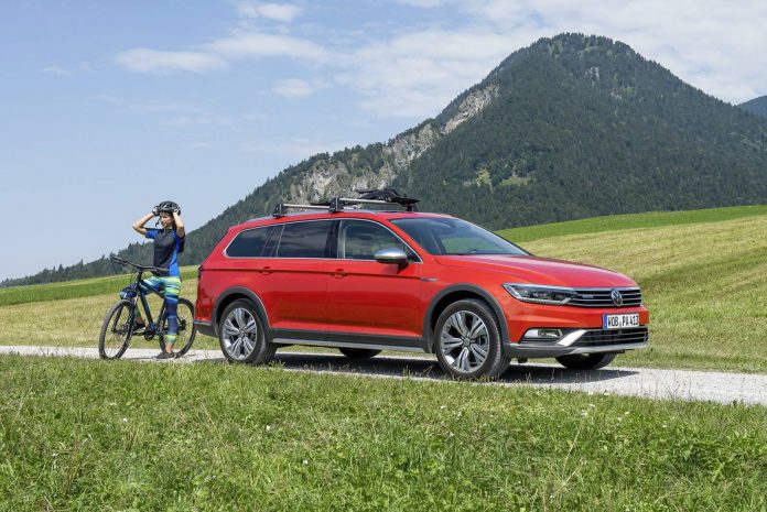 2016 Volkswagen Passat Alltrack side view