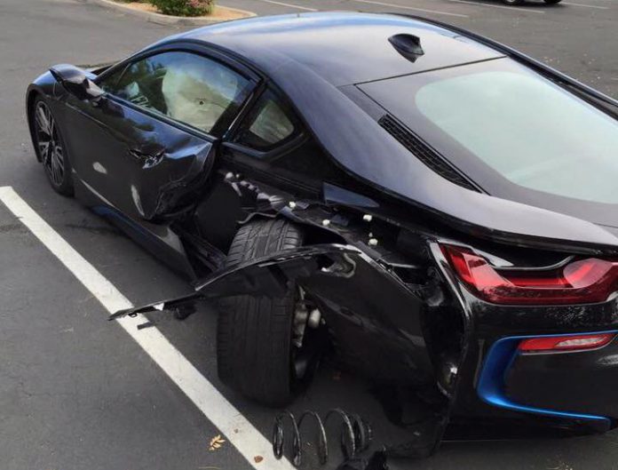 BMW i8 crash2