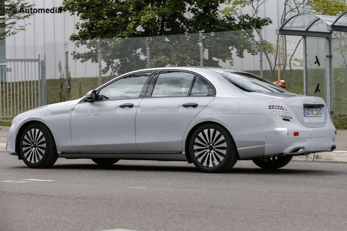 2017 Mercedes-Benz E Class side view