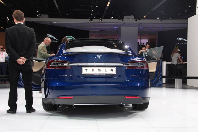 Tesla Model S P90D rear